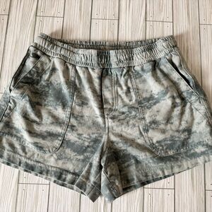 Athleta | Farallon Shorts Fog Camo Coast Grey - Size M